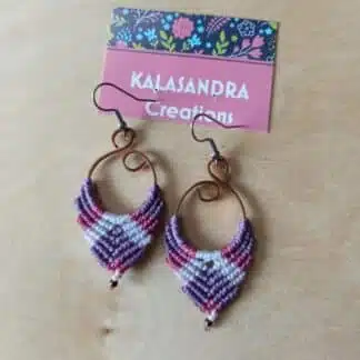 Hermosos pendientes artesanales mcrame. Pendientes hechos a mano. Pendientes únicos. Pendientes morados. Joyería Boho    