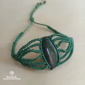 Obsidian Unique Macrame Bracelet in green color. handmade bracelet. macrame bracelet. Obsidian bracelet. One-of-a-kind. Artisan jewelry. Boho jewelry