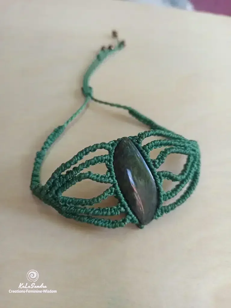 Bracelet en macramé unique en obsidienne de couleur verte