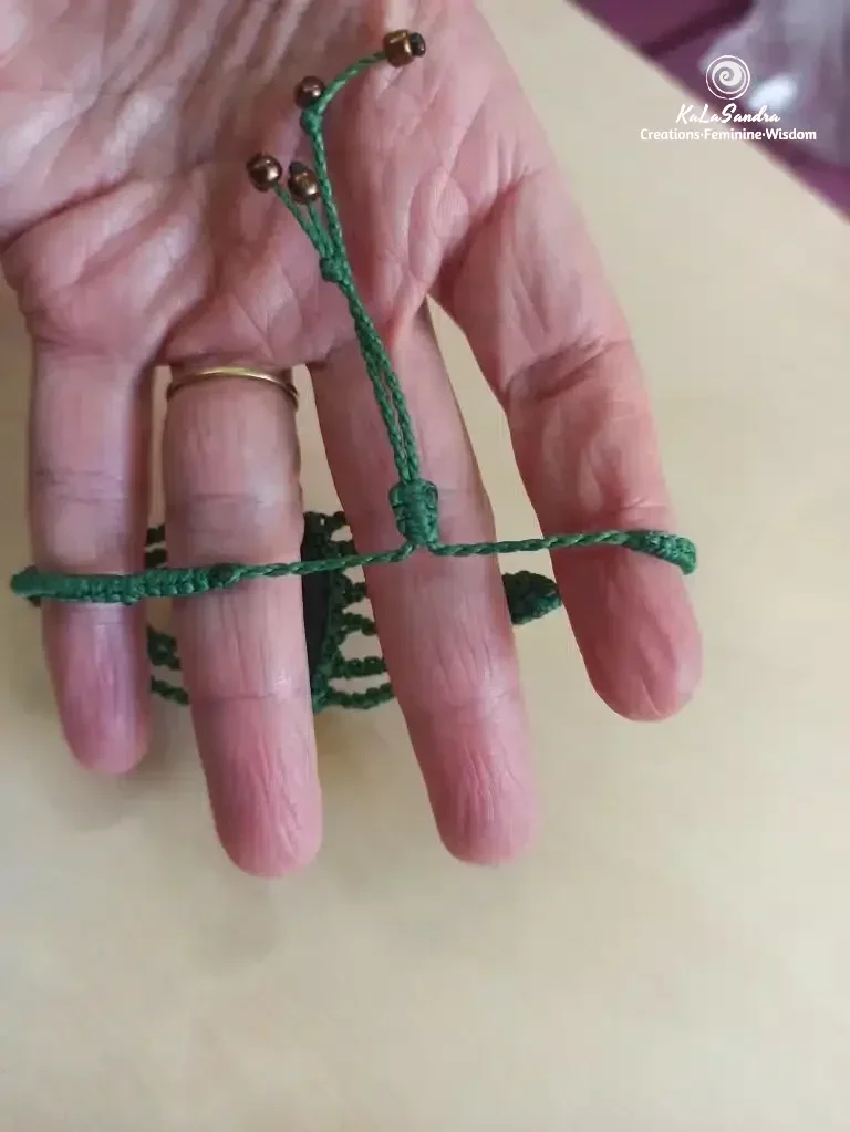 Bracelet en macramé unique en obsidienne de couleur verte – Image 4
