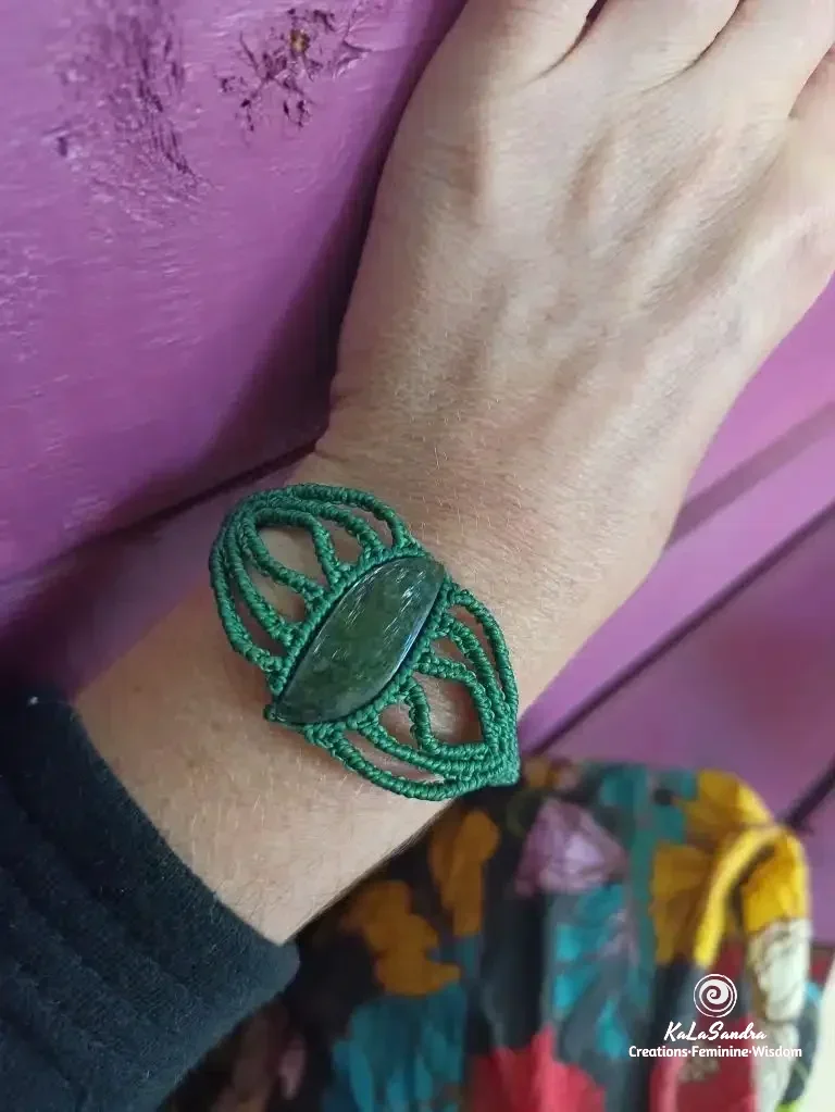 Bracelet en macramé unique en obsidienne de couleur verte – Image 5