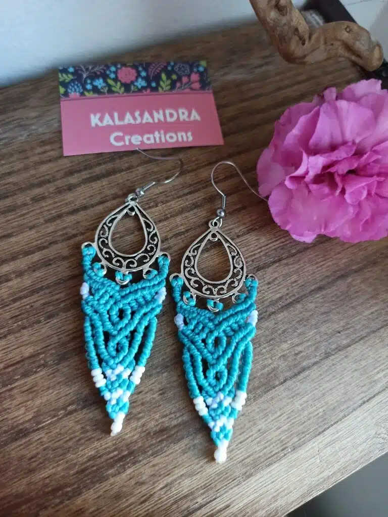BELLES-Unique boucles d’oreilles en macramé bleu dans un ton d’argent antique. – Image 4