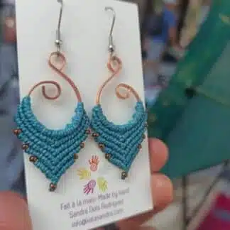 Boucles d’oreilles en macramé bleues faites main, boucles d’oreilles artisanales, boucles d’oreilles bohèmes
