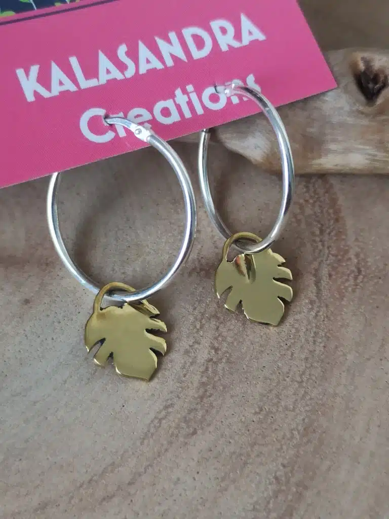Boucles d’oreilles feuilles de plantes MONSTERA en laiton coupé à la main avec ANNEAUX D’ARGENT – Image 6
