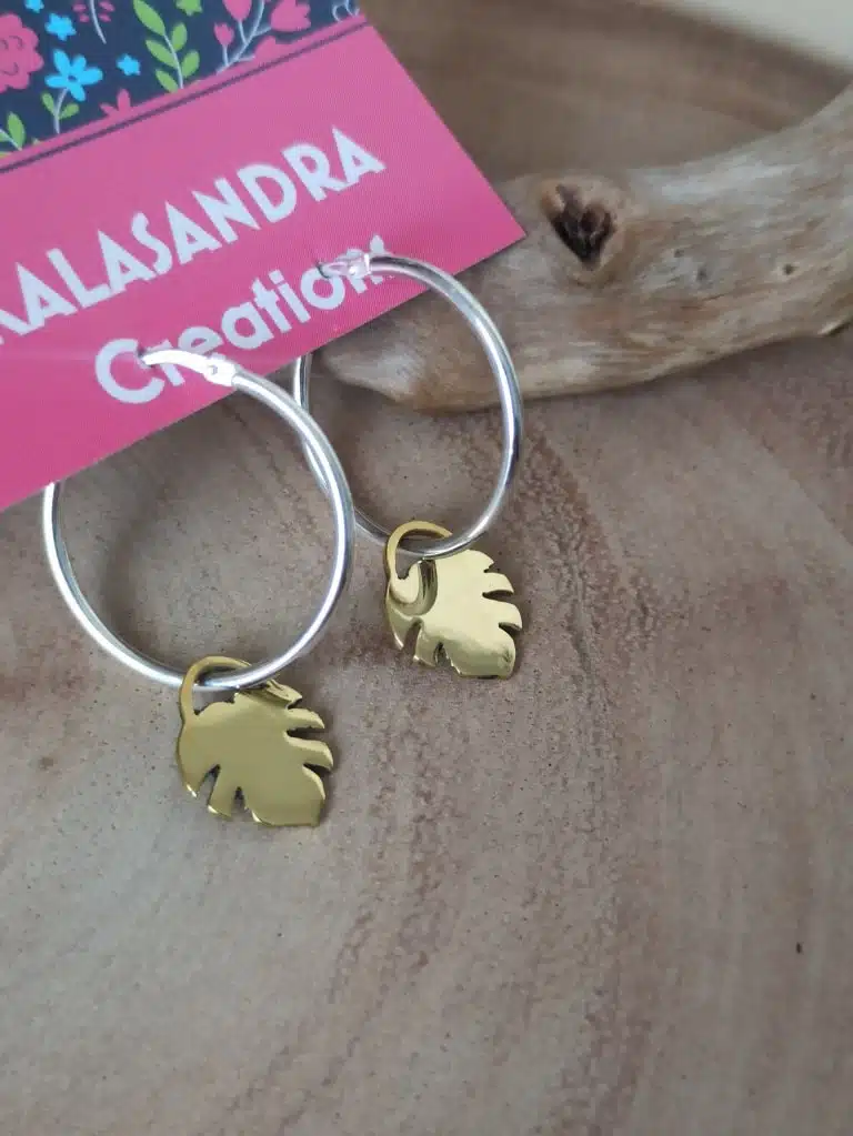 Boucles d’oreilles feuilles de plantes MONSTERA en laiton coupé à la main avec ANNEAUX D’ARGENT – Image 3
