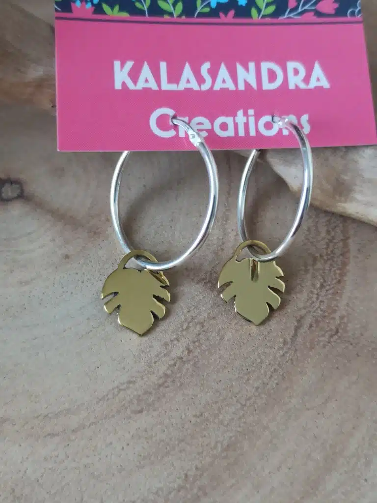 Boucles d’oreilles feuilles de plantes MONSTERA en laiton coupé à la main avec ANNEAUX D’ARGENT – Image 4