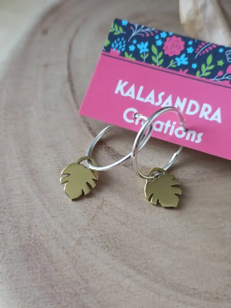 Boucles d’oreilles feuilles de plantes MONSTERA en laiton coupé à la main avec ANNEAUX D’ARGENT – Image 2