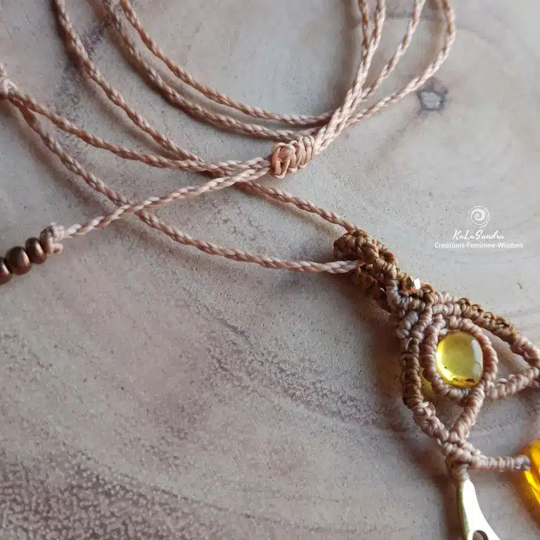 ROOTS amber macrame pendant with LUNAR CYCLE in brass metal - Image 2